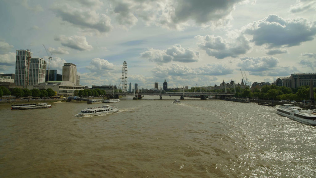 Thames-Waterloo-bridge-facing-west