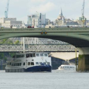 boat-under-westminster-bridge